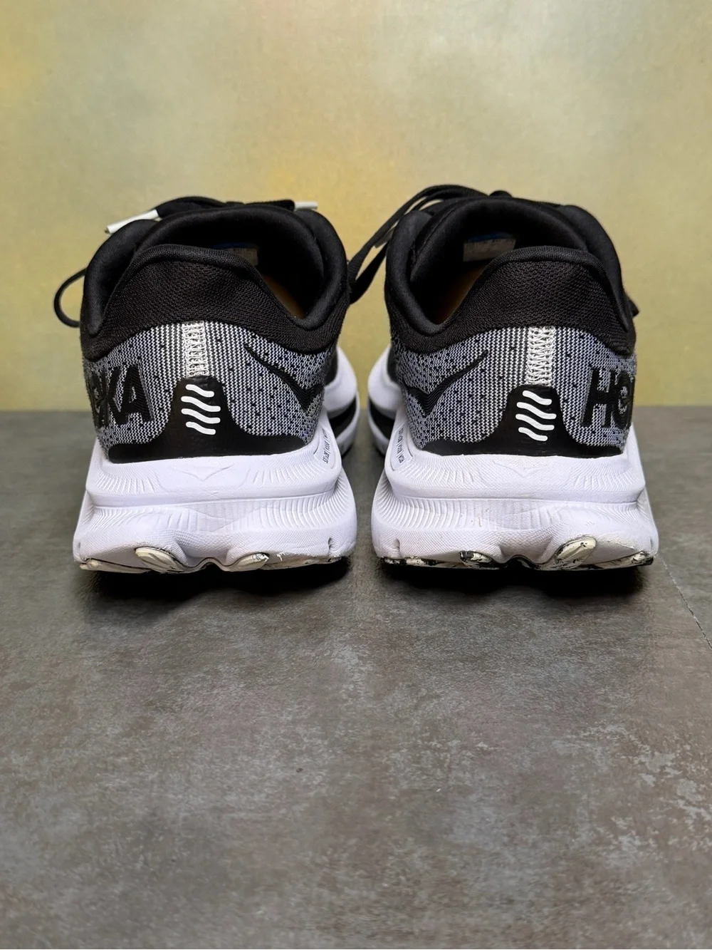 Hoka One One Kawana Women's Black/White Running Shoes Size 8.5B